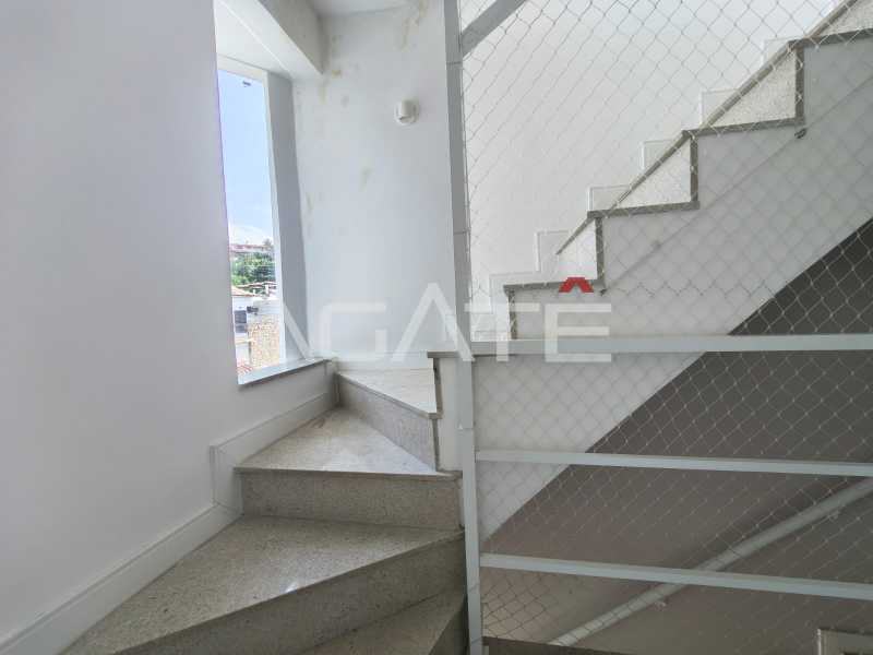 Conheça Triplex 4 qtos Itaipu do imóvel - Agatê Imóveis vende excelente casa triplex em rua fechada por R$ 1.140.000,00 - Itaipu - Niterói - Rj. - HTCN40085 - 17 Triplex 4 qtos Itaipu - 17