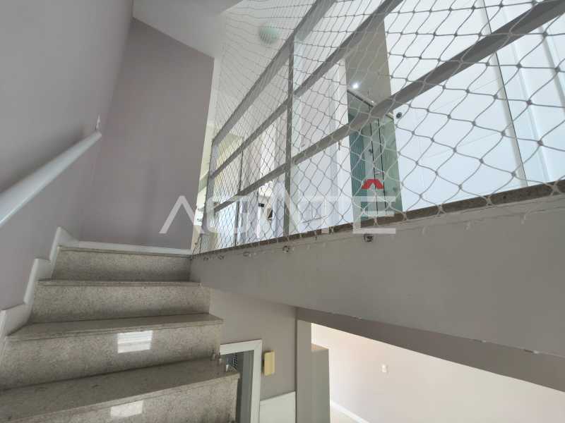 Conheça Triplex 4 qtos Itaipu do imóvel - Agatê Imóveis vende excelente casa triplex em rua fechada por R$ 1.140.000,00 - Itaipu - Niterói - Rj. - HTCN40085 - 31 Triplex 4 qtos Itaipu - 31