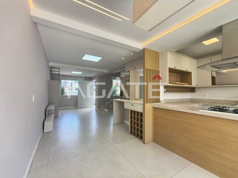 Conheça Triplex 4 qtos Itaipu do imóvel - Agatê Imóveis vende excelente casa triplex em rua fechada por R$ 1.140.000,00 - Itaipu - Niterói - Rj. - HTCN40085 - 15 Triplex 4 qtos Itaipu - 15