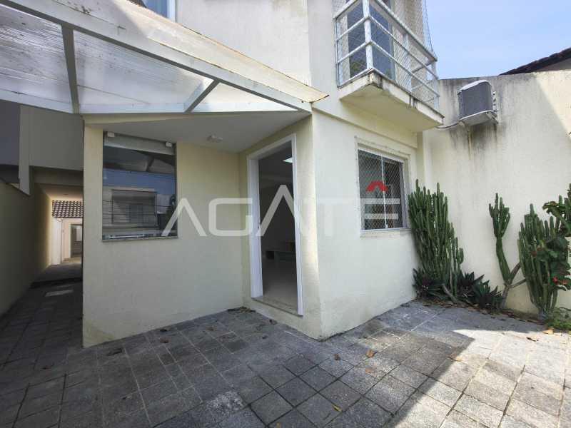 Conheça Triplex 4 qtos Itaipu do imóvel - Agatê Imóveis vende excelente casa triplex em rua fechada por R$ 1.140.000,00 - Itaipu - Niterói - Rj. - HTCN40085 - 2 Triplex 4 qtos Itaipu - 2