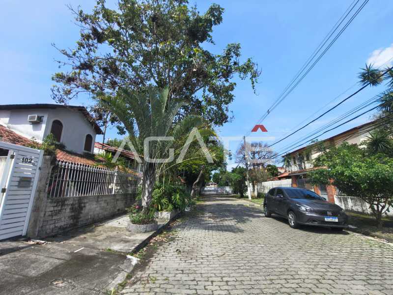 Conheça Triplex 4 qtos Itaipu do imóvel - Agatê Imóveis vende excelente casa triplex em rua fechada por R$ 1.140.000,00 - Itaipu - Niterói - Rj. - HTCN40085 - 50 Triplex 4 qtos Itaipu - 50