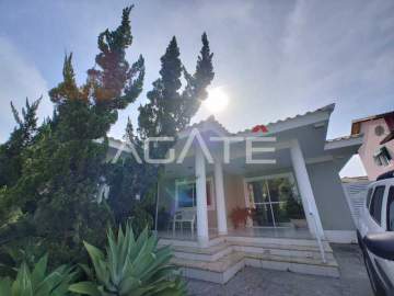 Condomínio Várzea Green - Imperdível - Agatê Imóveis vende linda casa linear em condomínio Várzea das Moças - Niterói por 980 mil reais. - HTCN40103