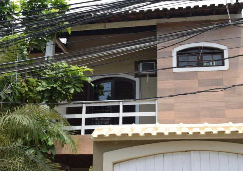 cb9a9811-fb0b-457b-a57f-1b8d71 - 12