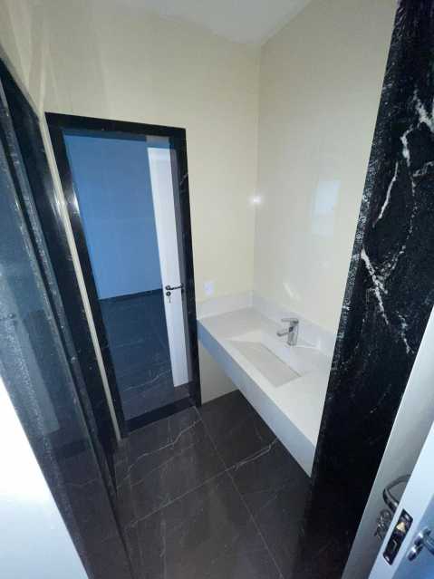 d1eedd98-ccf7-465b-b8cc-551c81 - 24