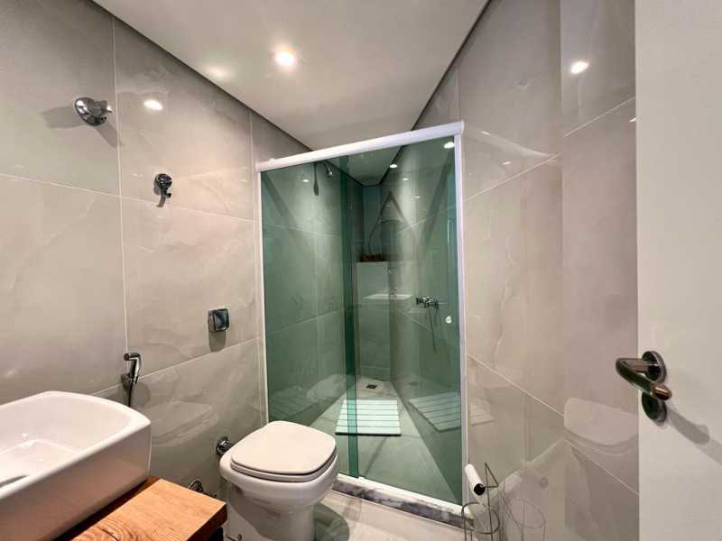 8ad300d5-4d56-404f-b6e1-dbba6a - 21