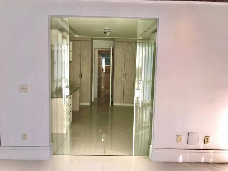 c558f7cb-3603-4bf4-b8f9-b6f104 - 12