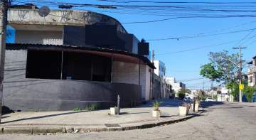 Imperdível - Excelente loja, área interna em torno de 70m2, mais varanda coberta. - HALJ00019