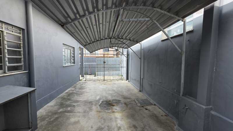 Foto 19 - Garagem coberta - 19