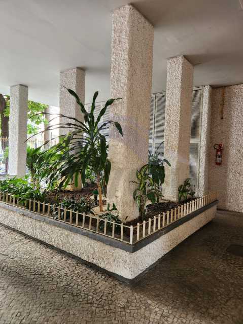 ENTRADA DO PREDIO . - 17