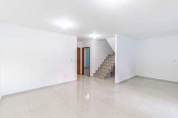 Oportunidade - Triplex com 4 quartos, piscina e churrasqueira em Freguesia de Jacarepaguá - RECN30014