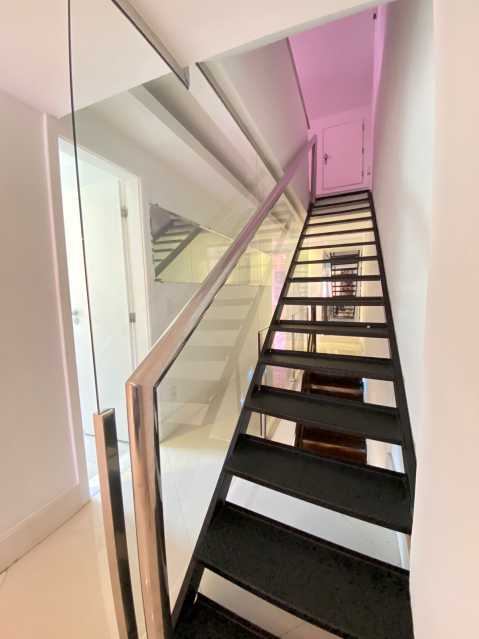 Conheça 343b4a30-d0af-48f9-8d3a-dd577a do imóvel - Casa duplex 300m² com sótão e piscina, no Recreios dos Bandeirantes - RECN30015 - 16 343b4a30-d0af-48f9-8d3a-dd577a - 16