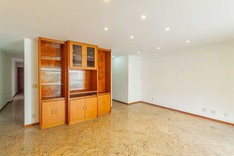 Conheça 01. Sala 3 do imóvel - Apartamento no Jardim Oceanico - Esquina com a praia - REAP40036 - 3 01. Sala 3 - 3