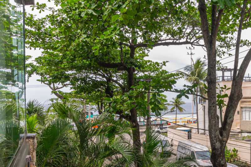 Conheça 02. Varanda 4 do imóvel - Apartamento no Jardim Oceanico - Esquina com a praia - REAP40036 - 5 02. Varanda 4 - 5