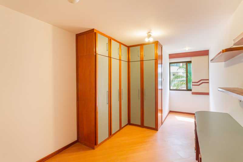 Conheça 04. Quarto 1 1 do imóvel - Apartamento no Jardim Oceanico - Esquina com a praia - REAP40036 - 7 04. Quarto 1 1 - 7