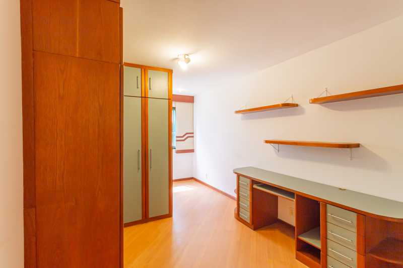Conheça 04. Quarto 1 2 do imóvel - Apartamento no Jardim Oceanico - Esquina com a praia - REAP40036 - 8 04. Quarto 1 2 - 8