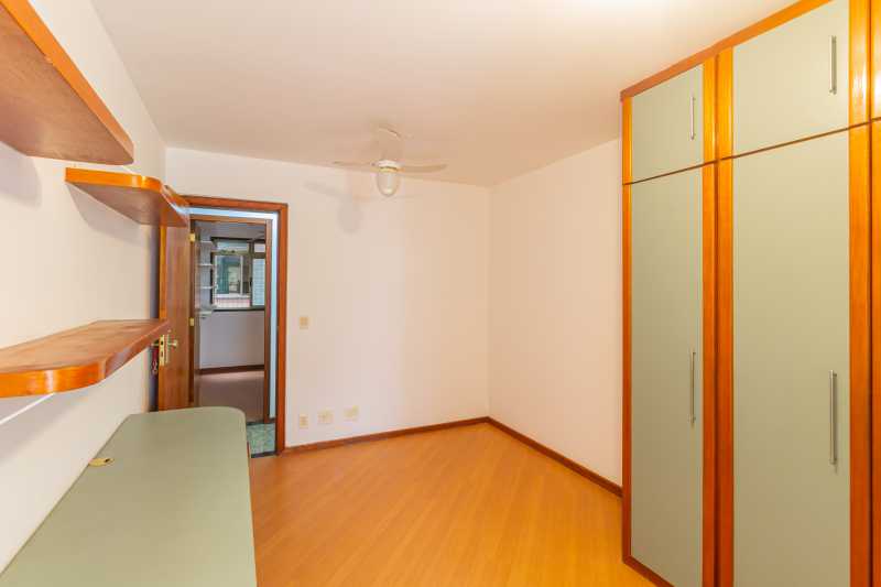 Conheça 04. Quarto 1 3 do imóvel - Apartamento no Jardim Oceanico - Esquina com a praia - REAP40036 - 9 04. Quarto 1 3 - 9