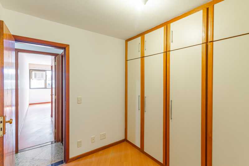 Conheça 06. Quarto 2 3 do imóvel - Apartamento no Jardim Oceanico - Esquina com a praia - REAP40036 - 17 06. Quarto 2 3 - 17