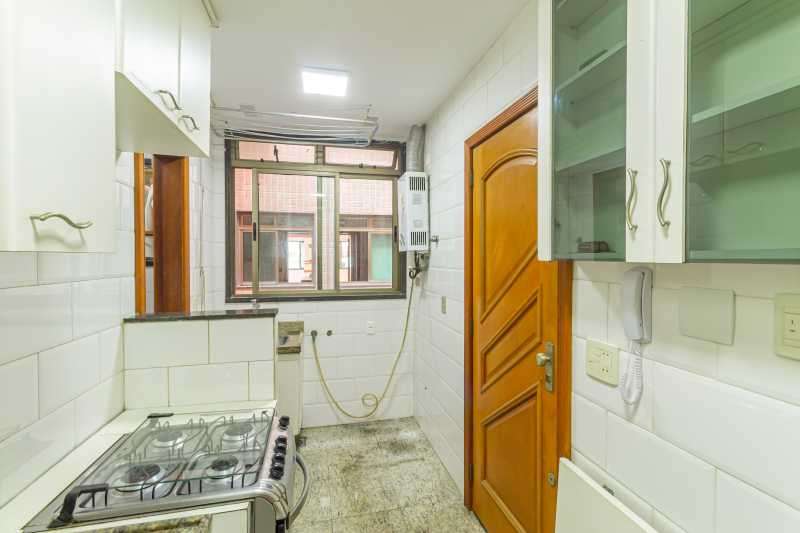 Conheça 09. Cozinha 2 do imóvel - Apartamento no Jardim Oceanico - Esquina com a praia - REAP40036 - 24 09. Cozinha 2 - 24