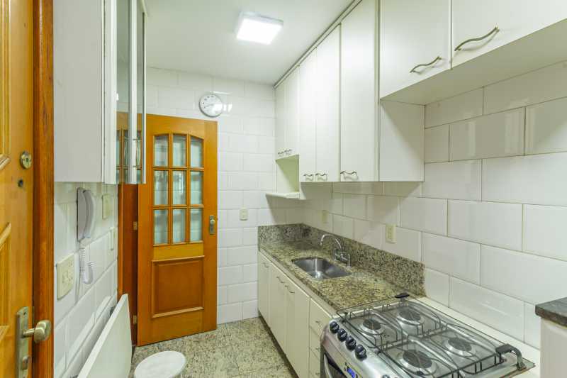 Conheça 09. Cozinha 3 do imóvel - Apartamento no Jardim Oceanico - Esquina com a praia - REAP40036 - 25 09. Cozinha 3 - 25