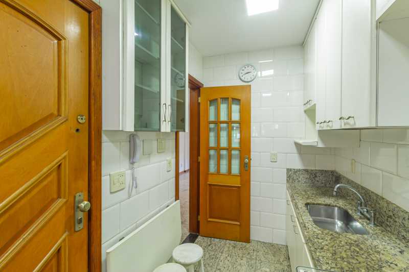 Conheça 09. Cozinha 4 do imóvel - Apartamento no Jardim Oceanico - Esquina com a praia - REAP40036 - 26 09. Cozinha 4 - 26