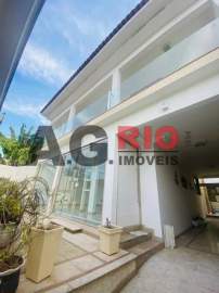 Imperdível - CASA MODERNIZADA - PISCINA - DUAS SUÍTES - COND NOVA VALQUEIRE - VVCN40127