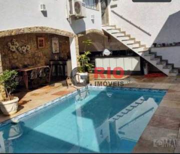 Imperdível - CASA MODERNIZADA - ALTO PADRÃO - PISCINA - DUAS SUÍTES - VVCN40127