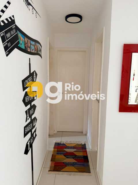 Conheça CORREDOR do imóvel - Apartamento 2 Quartos à Venda no Village di Capri - Praça Seca - VVAP22416 - 12 CORREDOR - 12