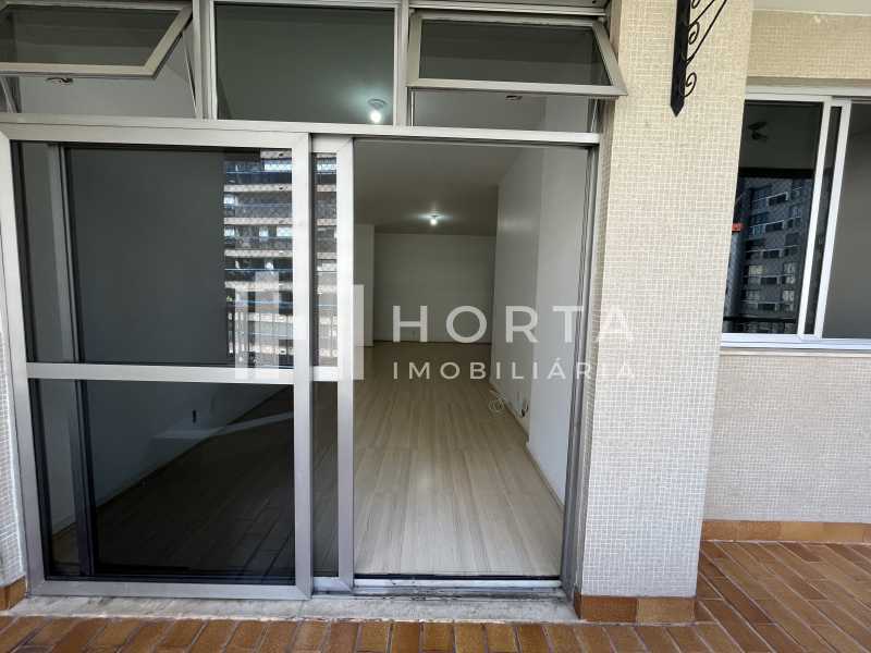 Conheça IMG_2645. do imóvel - Varanda em toda extensão do imóvel. Duas vagas de garagem. Prédio com piscina, sauna, playground e salão de festas. - CPAP21832 - 4 IMG_2645. - 4