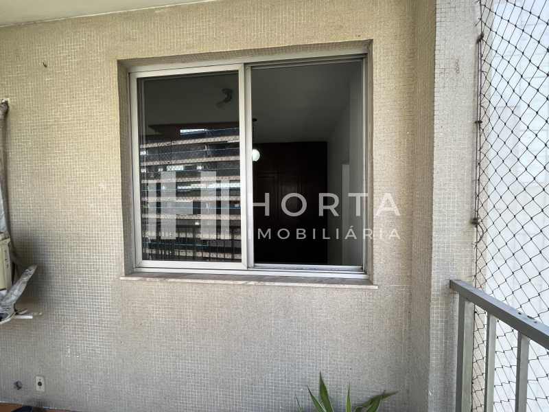 Conheça IMG_2648. do imóvel - Varanda em toda extensão do imóvel. Duas vagas de garagem. Prédio com piscina, sauna, playground e salão de festas. - CPAP21832 - 10 IMG_2648. - 10