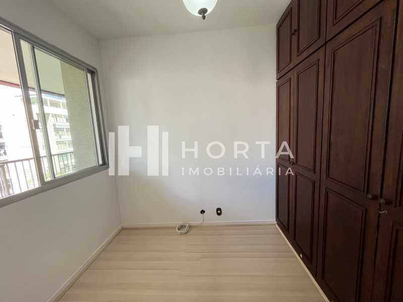 Conheça IMG_2654. do imóvel - Varanda em toda extensão do imóvel. Duas vagas de garagem. Prédio com piscina, sauna, playground e salão de festas. - CPAP21832 - 11 IMG_2654. - 11