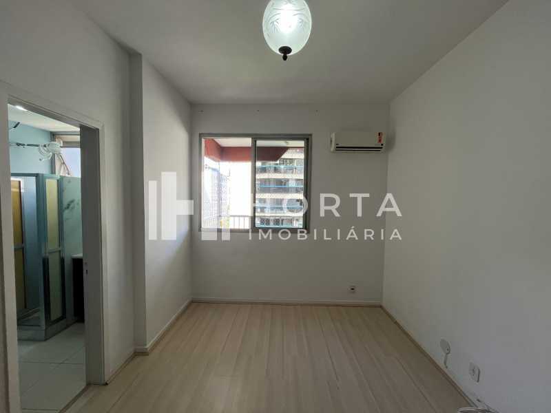 Conheça IMG_2657. do imóvel - Varanda em toda extensão do imóvel. Duas vagas de garagem. Prédio com piscina, sauna, playground e salão de festas. - CPAP21832 - 15 IMG_2657. - 15