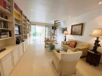 Rua sem comércio - Cobertura no Bairro Peixoto com duas vagas de garagem na escritura. - CPCO30127