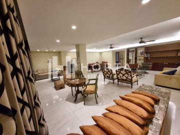 Ótima localização - Leme, Reformado, 300 metros, andar alto, 3 quartos (1 suíte e closet), 2 vagas de garagem - CPAP32522