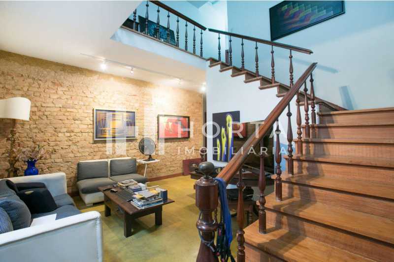 Conheça escada 3 do imóvel - Casa com elevador 4 quartos, 4 vagas no largo do Boticário - CPCA40016 - 12 escada 3 - 12