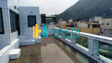 Cobertura - Oportunidade! Triplex com vista panorâmica da Praia de Copacabana necessitando de reforma geral, marque sua visita e traga seu arquiteto! Documentação cristalina. - CPCO50011