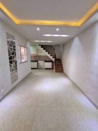 Ótima localização - ÓTIMA CASA TRIPLEX COM 2 QUARTOS PARA VENDA - SICV20016