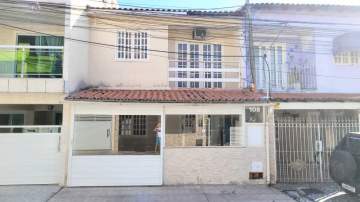 Ótima localização - Duplex à Venda no Condomínio Beija Flor 2 - SICN30037