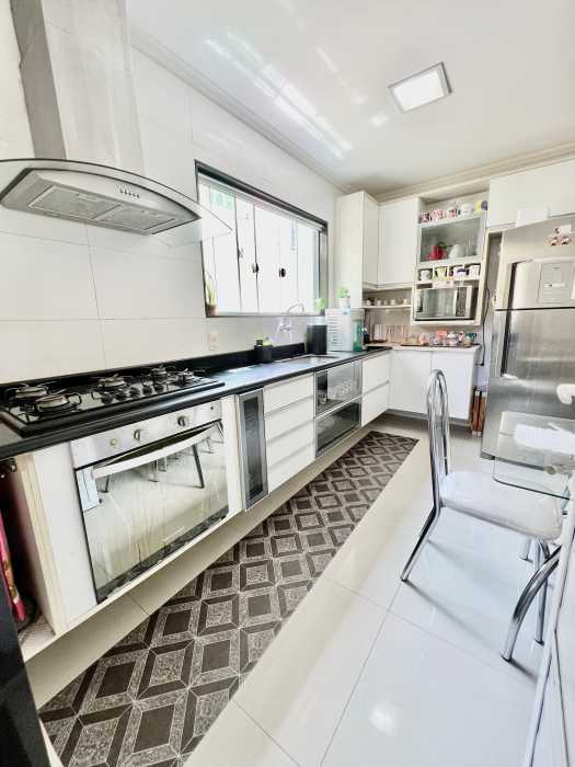 ce98d443-4c77-4372-9793-500190 - 12