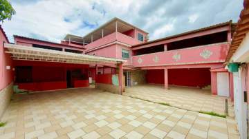 Excelente oportunidade em terreno de 400m² com 3 casas e ampla garagem! - SICA60003