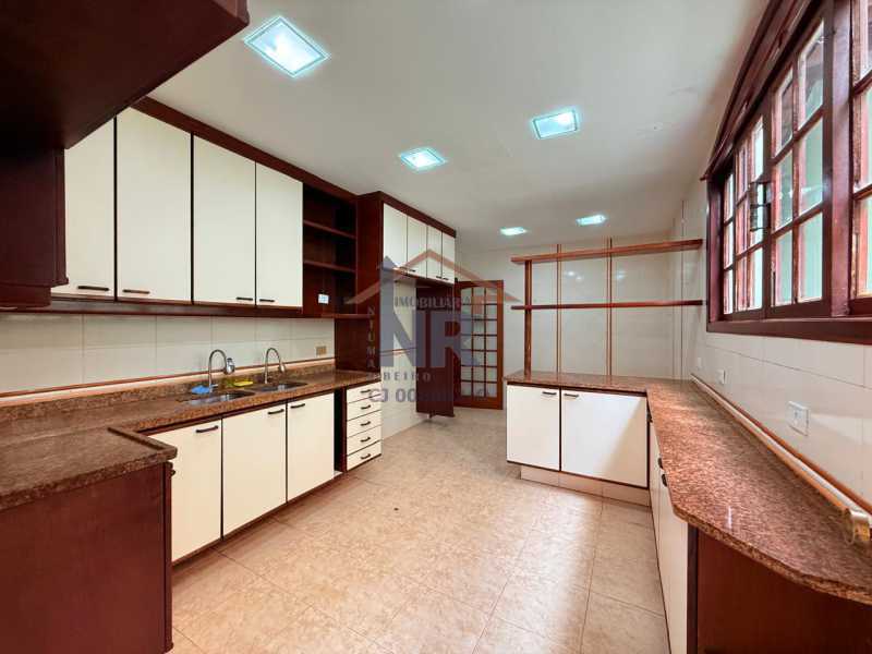 12027_G1763476857 - 6