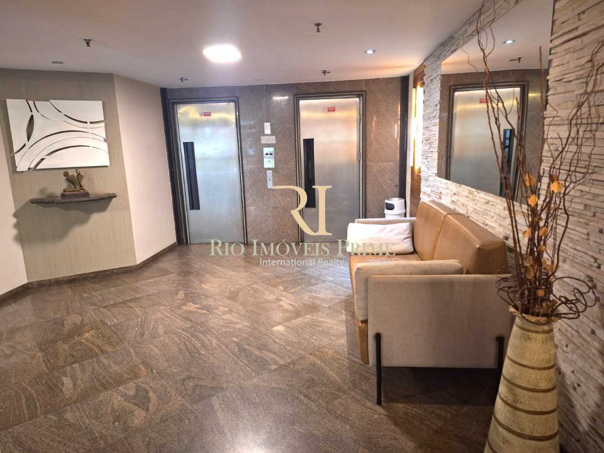 HALL DE ELEVADORES - 15