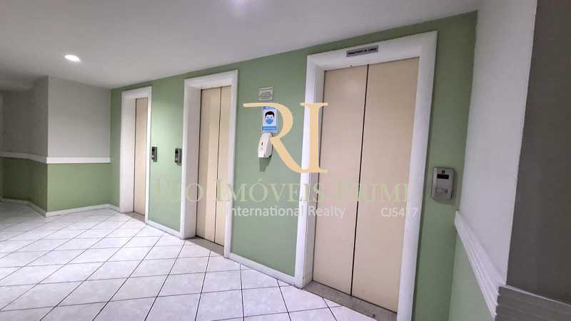 HALL ELEVADORES. - 21