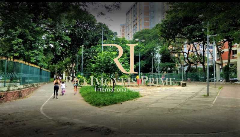 ÁREA COMUM - 13