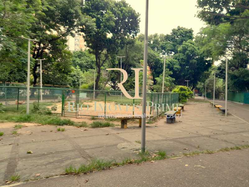 ÁREA COMUM - 20