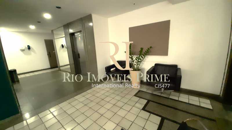 HALL ELEVADORES - 17