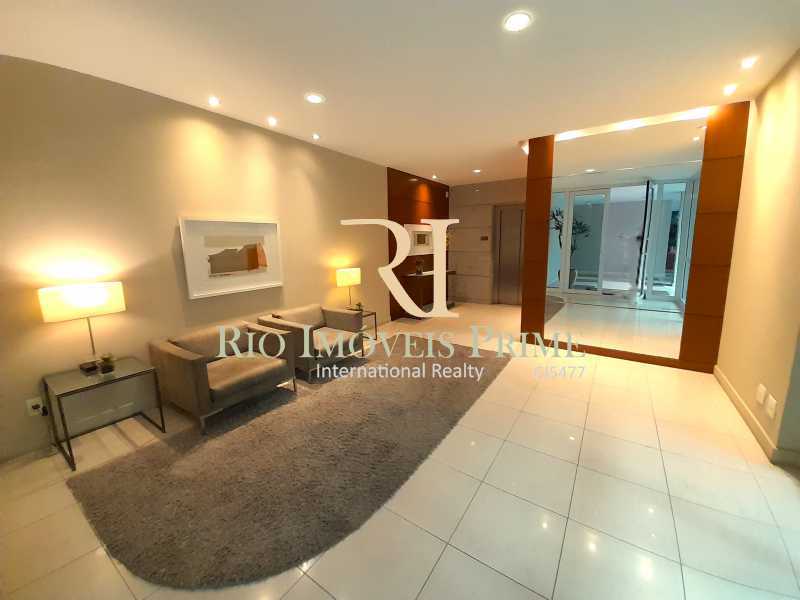 HALL ELEVADORES - 17