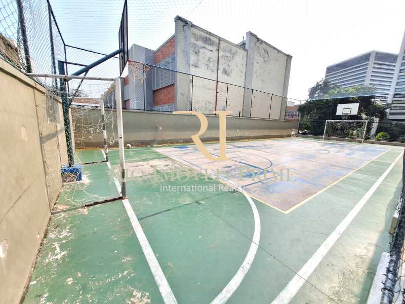 QUADRA DE ESPORTES - 9