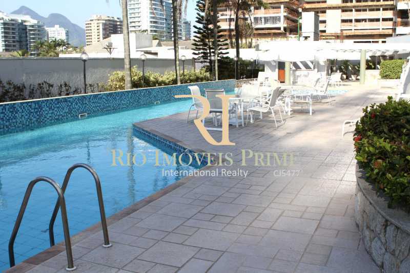 PISCINA. - 2
