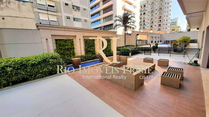 LOUNGE EXTERNO - 13