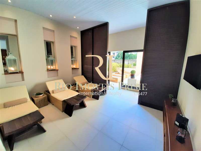 LOUNGE TV - 15